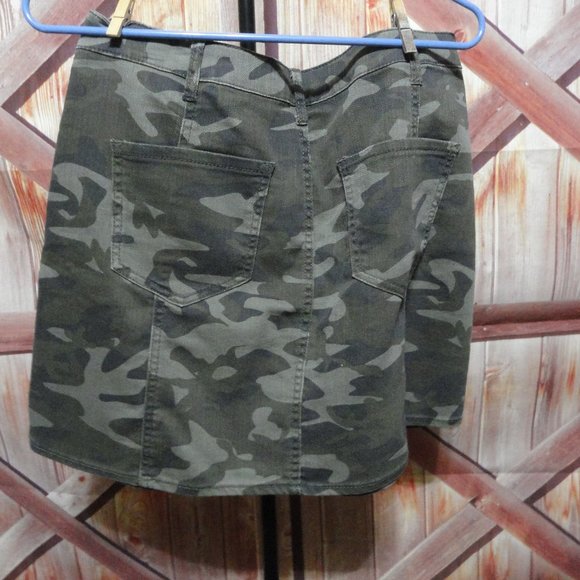 Faded Glory Camo button front Shirt EUC 12~Summer camping wear. - Picture 2 of 4